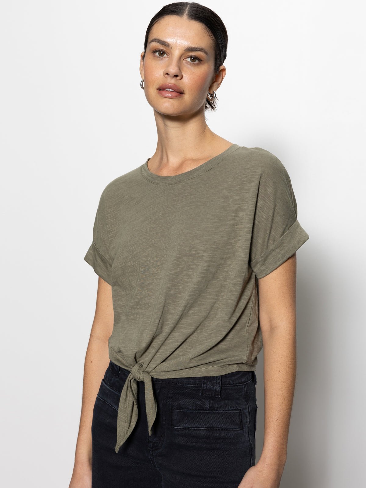 Sanctuary Clothing Recommended - ALL DAY TIE TEE TRAIL GREEN